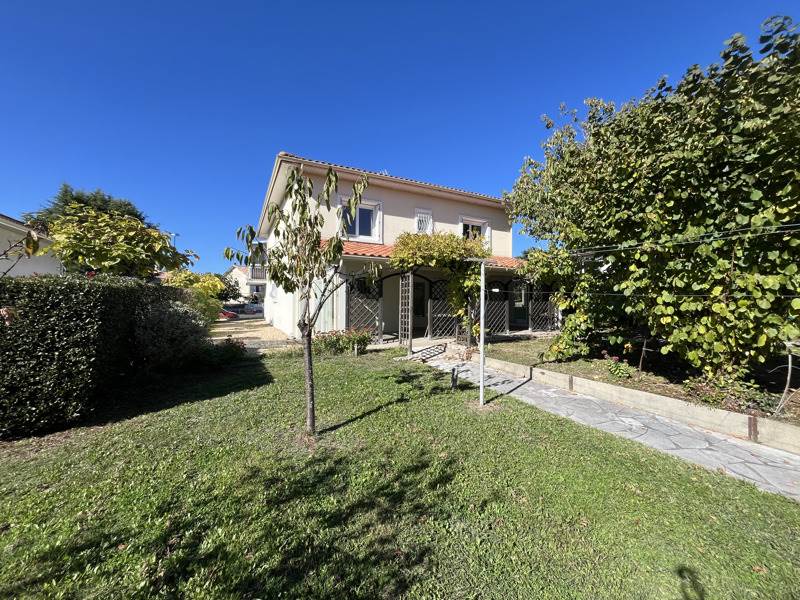 Vente Maison LA ROCHE CHALAIS - 6 pièces -151 m² - (24490)