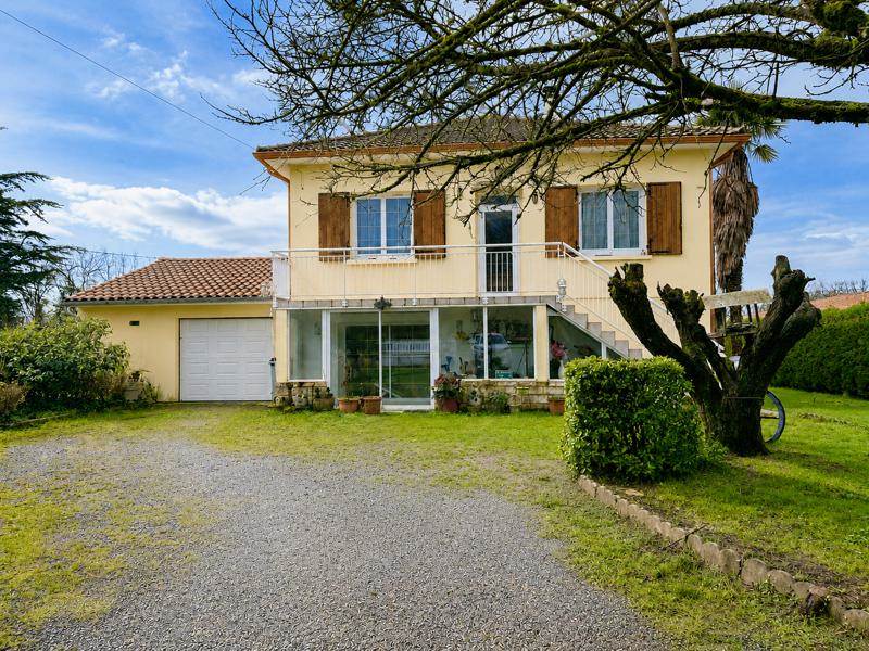 Vente Maison ST AIGULIN - 6 pièces -132 m² - (17360)