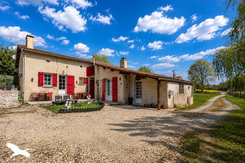 Vente Maison ST AIGULIN - 4 pièces -127 m² - (17360)
