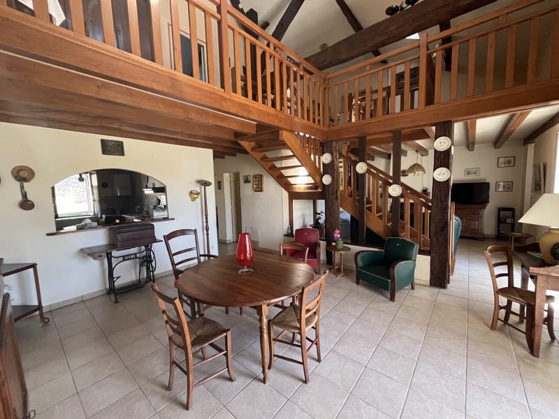 Vente Maison ST PRIVAT EN PERIGORD - 10 pièces -235 m² - (24410)