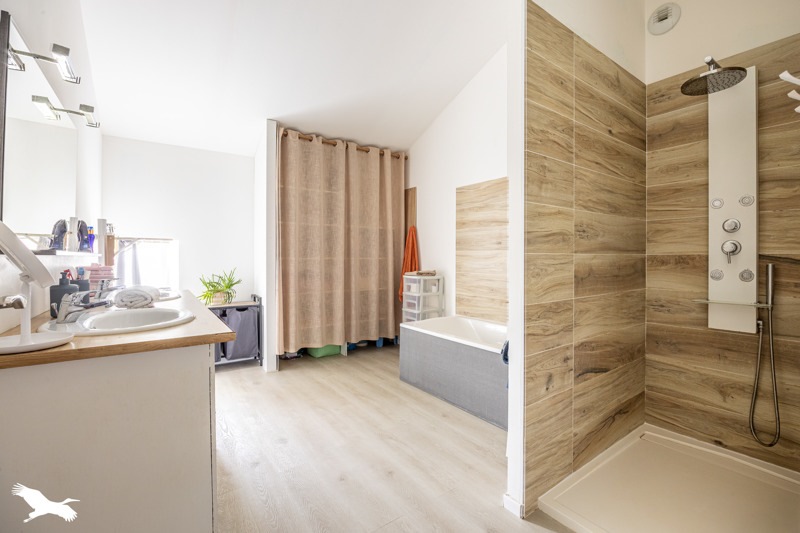 Vente Maison SOUVIGNE - 6 pièces -208 m² - (79800)