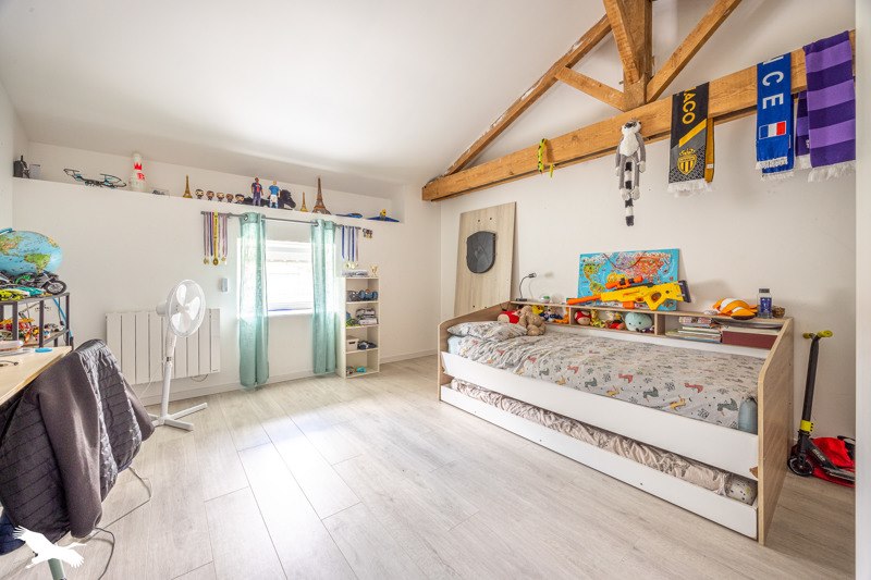 Vente Maison SOUVIGNE - 6 pièces -208 m² - (79800)