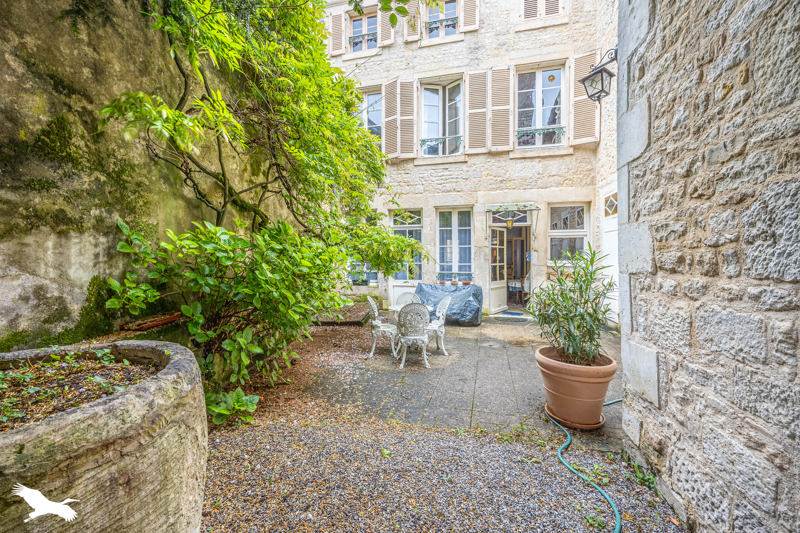 Vente Maison ST MAIXENT L ECOLE - 9 pièces -310 m² - (79400)