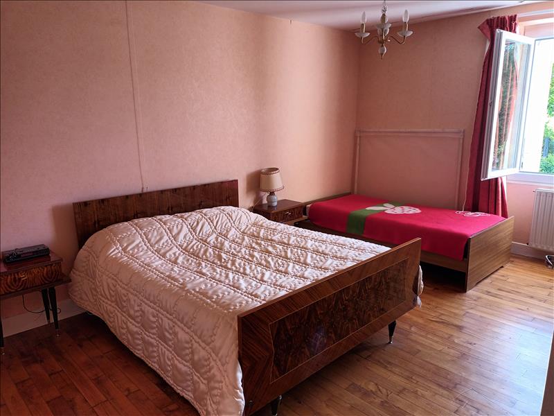 Vente Maison ST CONSTANT FOURNOULES - 7 pièces -190 m² - (15600)