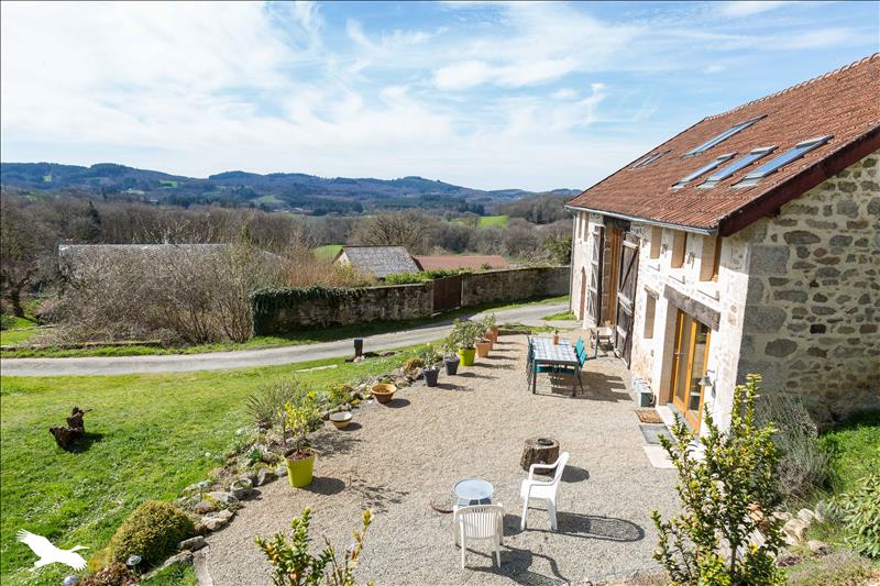 Maison 6 pièces 210 m² · à Saint-Amand-Jartoudeix · 210 m² · 275 600 €