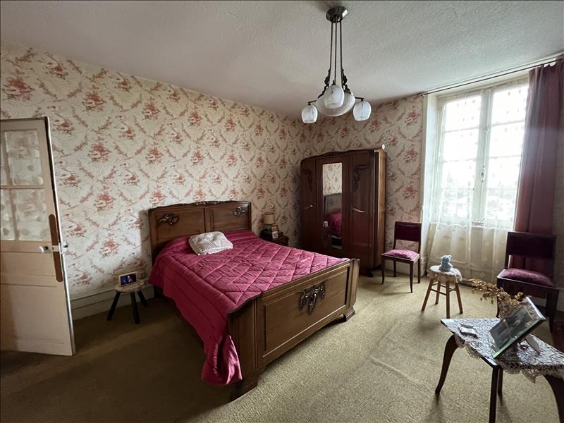 Vente Maison BOURGANEUF - 6 pièces -143 m² - (23400)