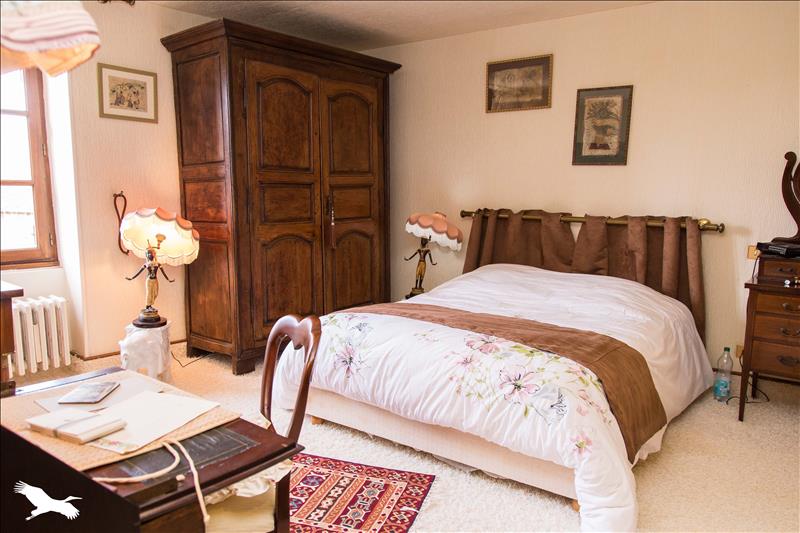 Vente Maison MONTBOUCHER - 10 pièces -316 m² - (23400)