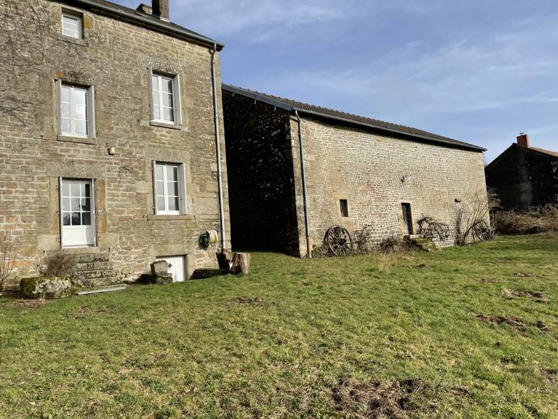 Vente Maison ST PIERRE BELLEVUE - 8 pièces -254 m² - (23460)