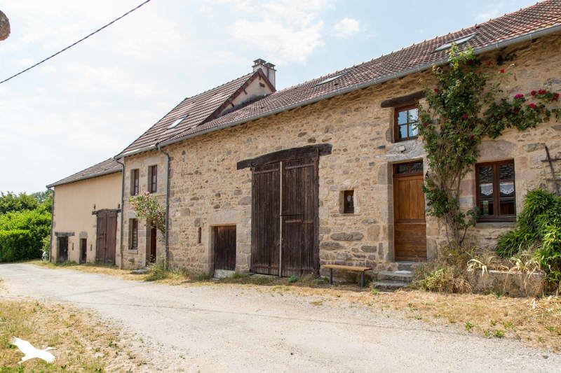 Vente Maison ST HILAIRE LE CHATEAU - 14 pièces -350 m² - (23250)