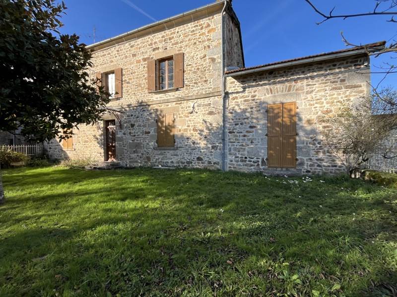 Vente Maison MONTBOUCHER - 9 pièces -207 m² - (23400)