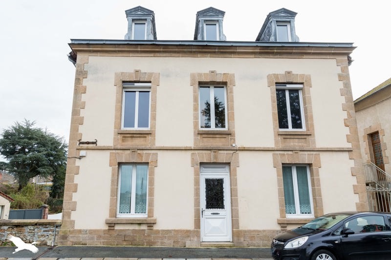 Vente Maison BOURGANEUF - 6 pièces -216 m² - (23400)