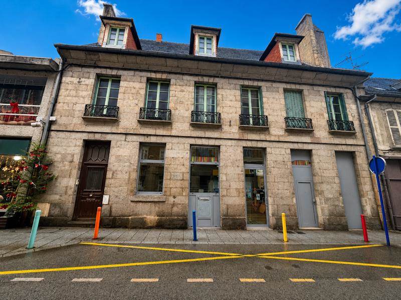 Vente Maison AUBUSSON - 7 pièces -460 m² - (23200)