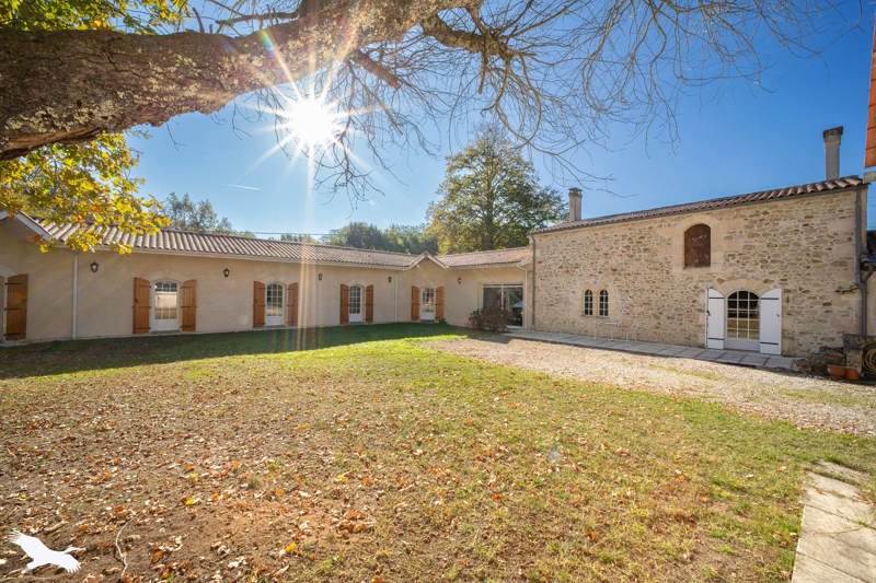 Vente Maison ST CHRISTOLY DE BLAYE - 8 pièces -350 m² - (33920)