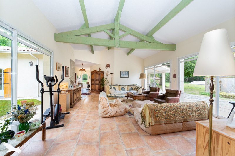 Vente Maison ST CHRISTOLY DE BLAYE - 8 pièces -350 m² - (33920)