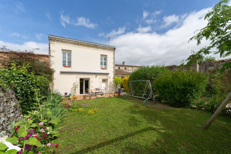 Vente Maison BLAYE - 4 pièces -154 m² - (33390)