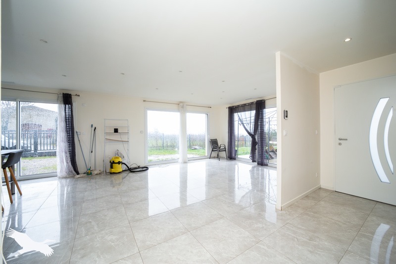 Vente Maison BERSON - 5 pièces -117 m² - (33390)