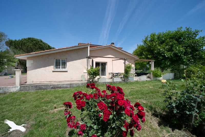 Vente Maison BERSON - 7 pièces -170 m² - (33390)