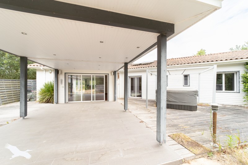 Vente Maison ETAULIERS - 6 pièces -175 m² - (33820)