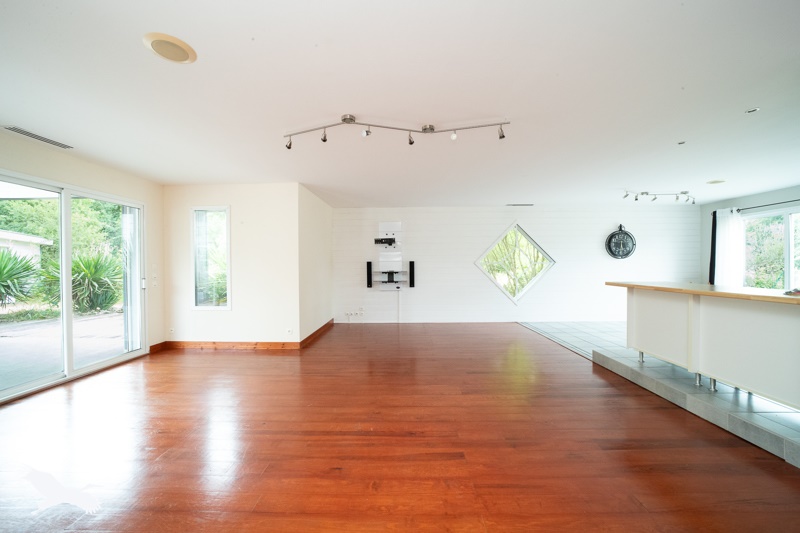 Vente Maison ETAULIERS - 6 pièces -175 m² - (33820)