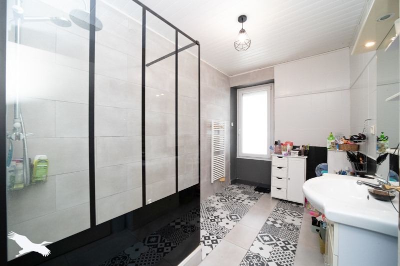Vente Maison ANGLADE - 6 pièces -219 m² - (33390)