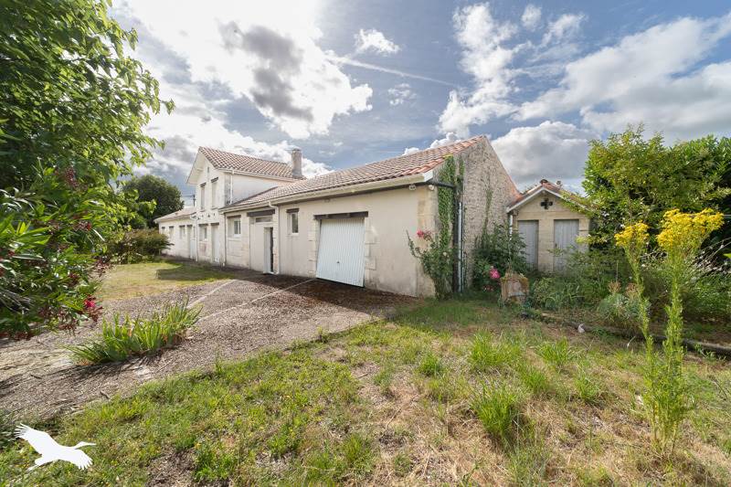Vente Maison ST AUBIN DE BLAYE - 6 pièces -225 m² - (33820)