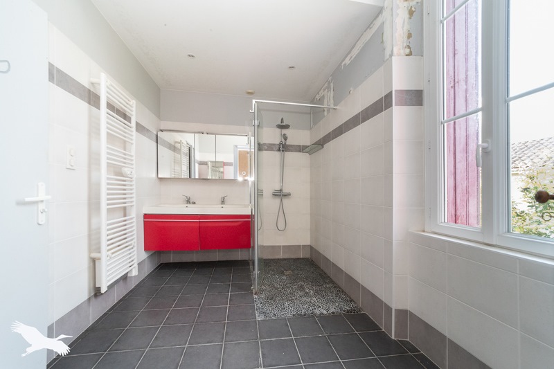 Vente Maison ST AUBIN DE BLAYE - 6 pièces -225 m² - (33820)