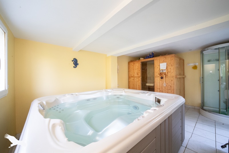 Vente Maison BERSON - 5 pièces -182 m² - (33390)
