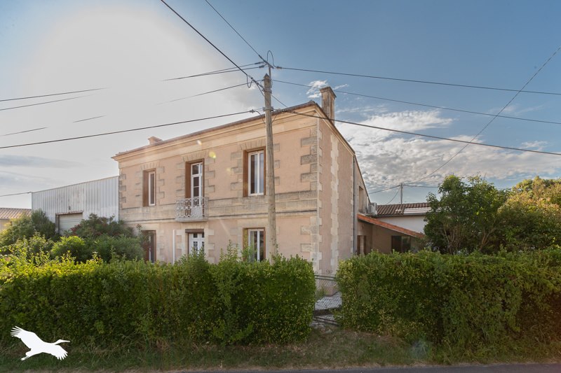 Vente Maison BERSON - 5 pièces -182 m² - (33390)
