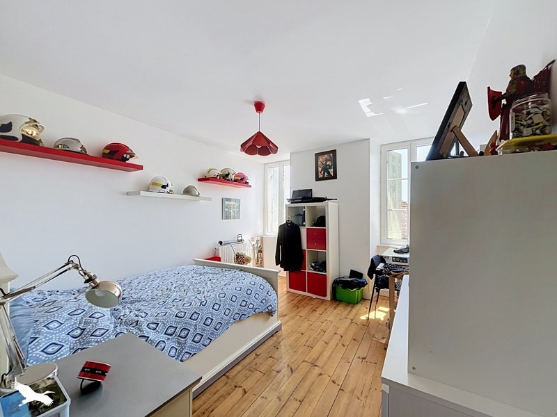 Vente Maison ST MARTIN LACAUSSADE - 7 pièces -194 m² - (33390)