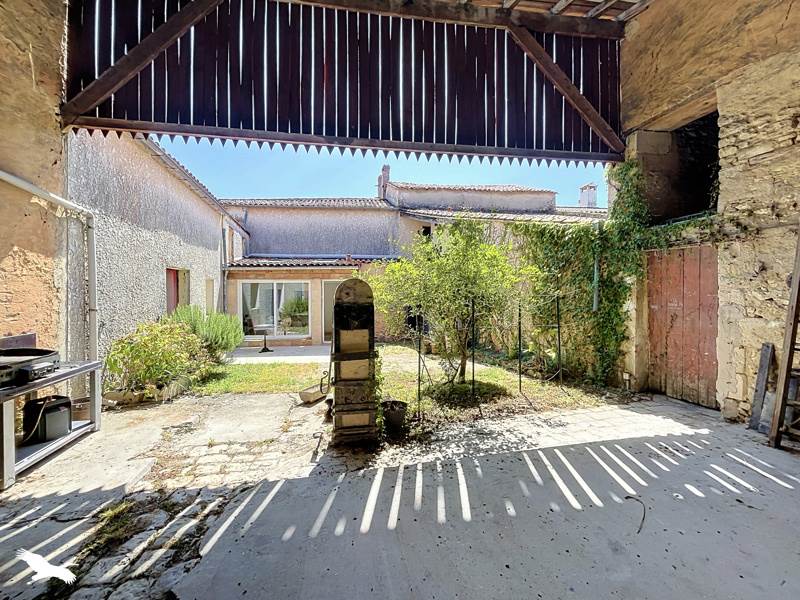 Vente Maison ST MARTIN LACAUSSADE - 7 pièces -194 m² - (33390)