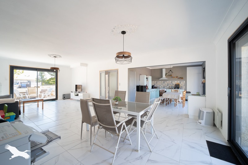 Vente Maison Eyrans - 7 pièces -190 m² - (33390)