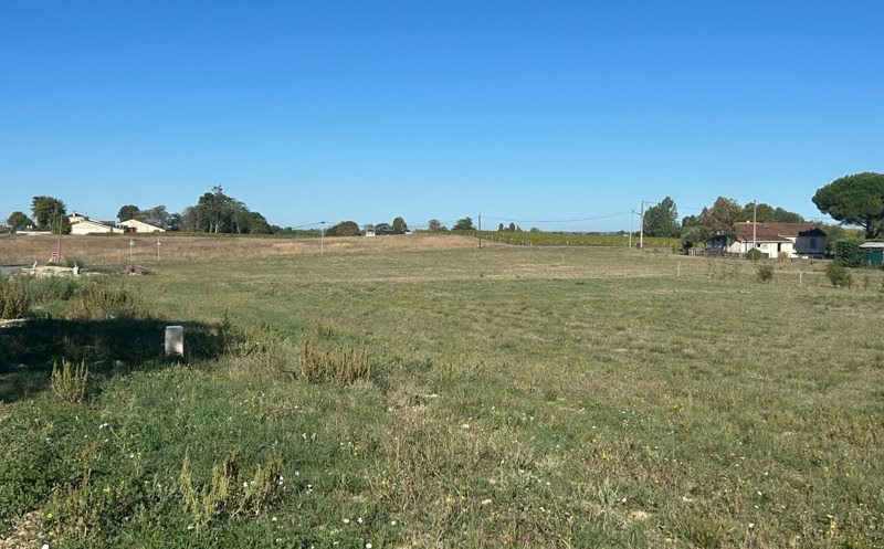 Terrain à vendre · à Cars · 57 000 €