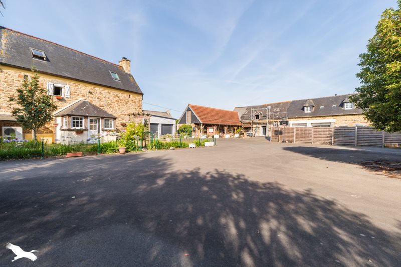 Vente Maison BEGARD - 7 pièces -224 m² - (22140)