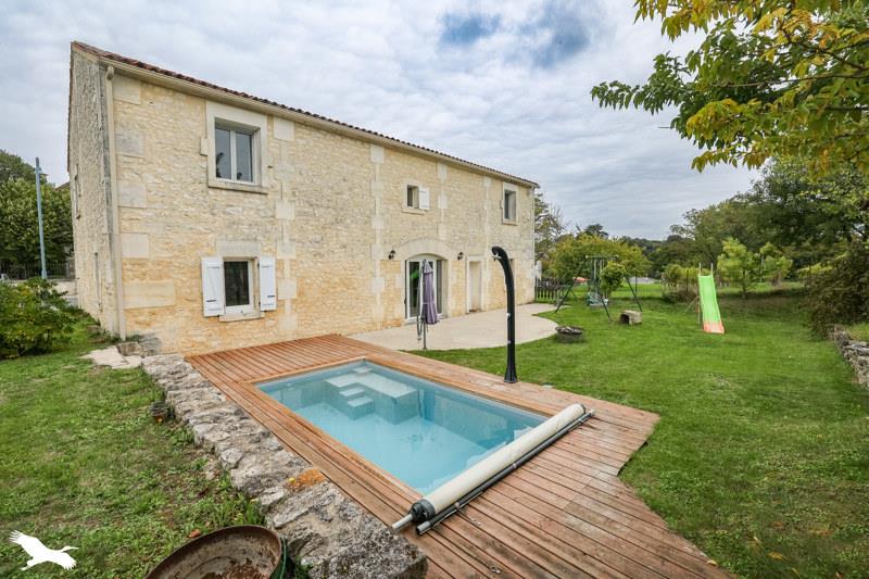Vente Maison BOURG CHARENTE - 5 pièces -205 m² - (16200)