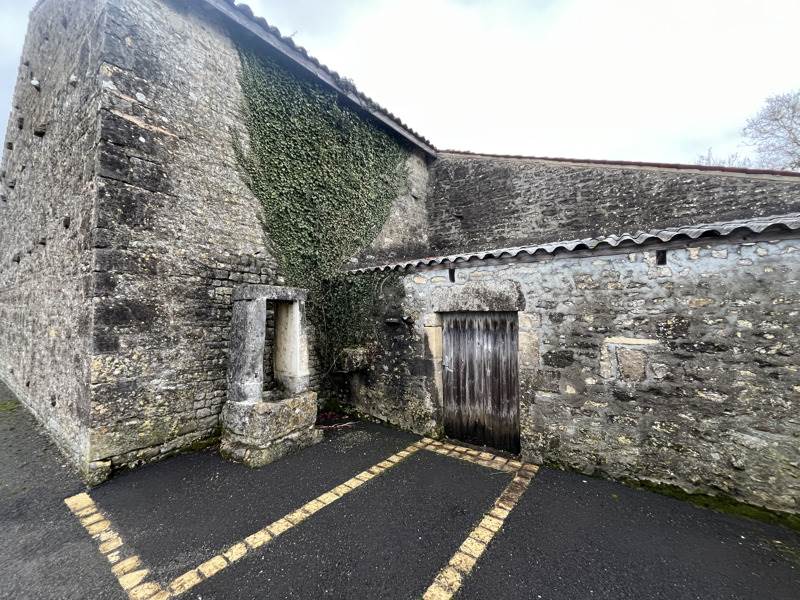 Vente Grange FOUSSIGNAC - 1 pièce -131 m² - (16200)