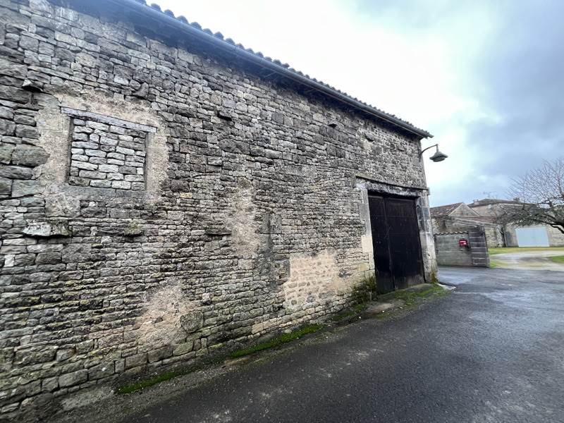 Vente Grange FOUSSIGNAC - 1 pièce -131 m² - (16200)