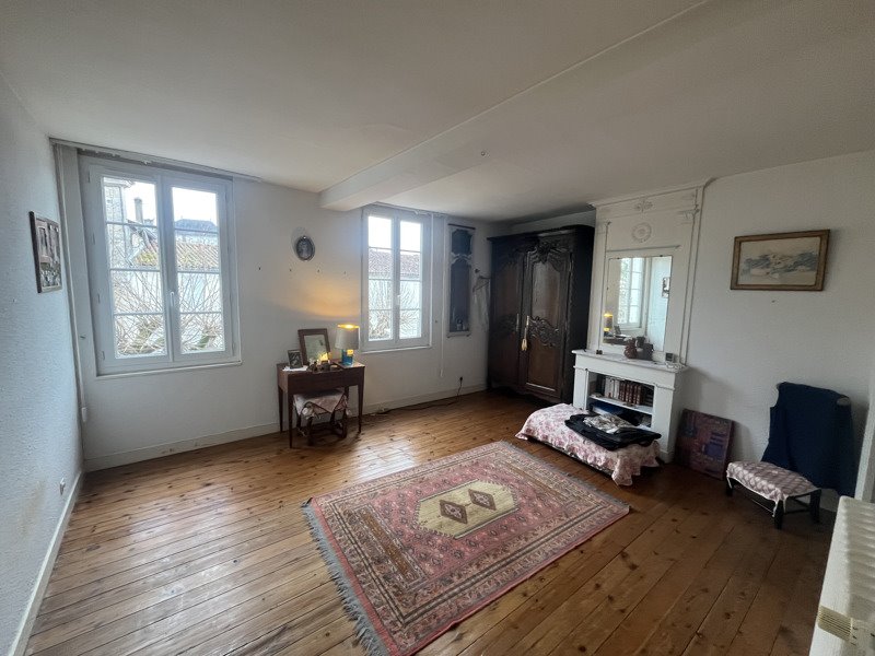 Vente Maison JARNAC - 6 pièces -180 m² - (16200)