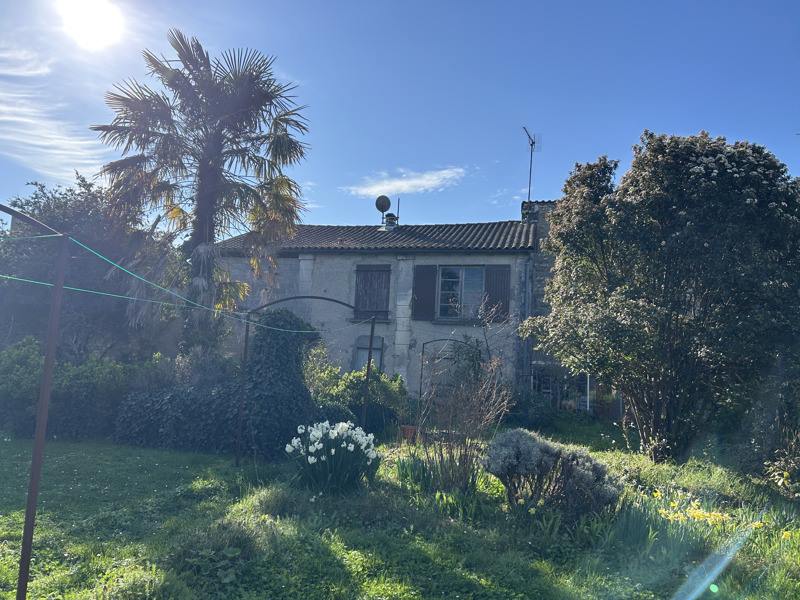 Vente Maison JARNAC - 6 pièces -106 m² - (16200)