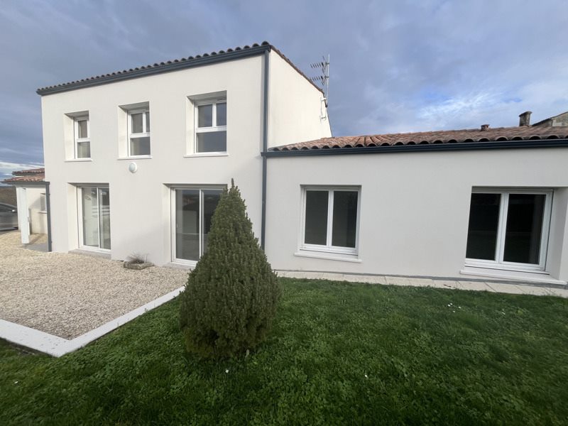 Vente Maison JARNAC - 5 pièces -122 m² - (16200)