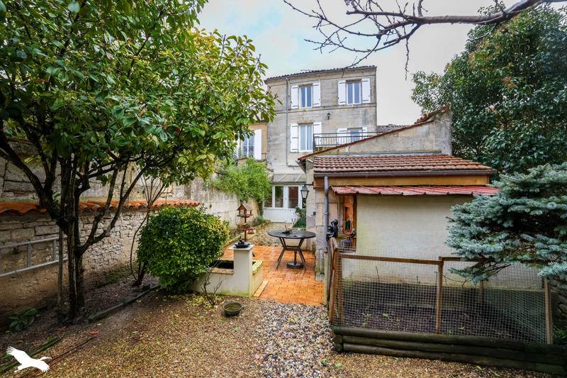 Vente Maison JARNAC - 8 pièces -281 m² - (16200)