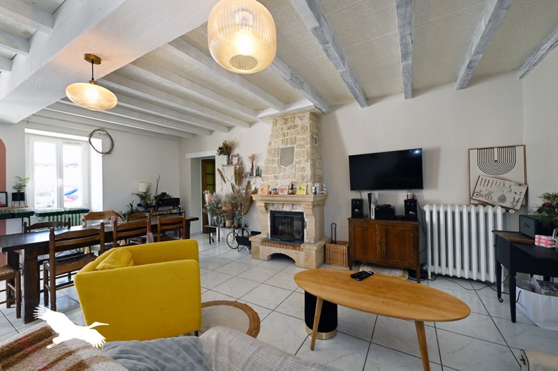 Vente Maison HOULETTE - 5 pièces -168 m² - (16200)