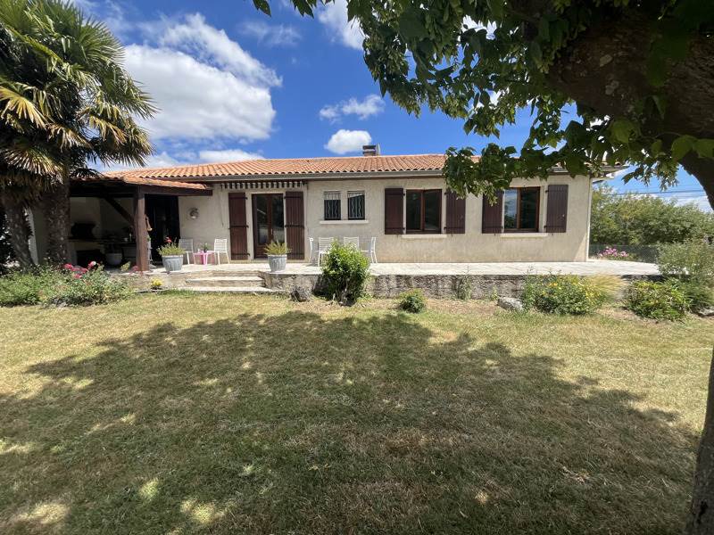 Vente Maison BOURG CHARENTE - 5 pièces -107 m² - (16200)