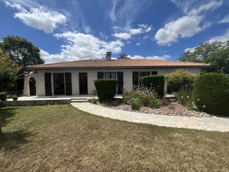 Vente Maison BOURG CHARENTE - 5 pièces -107 m² - (16200)
