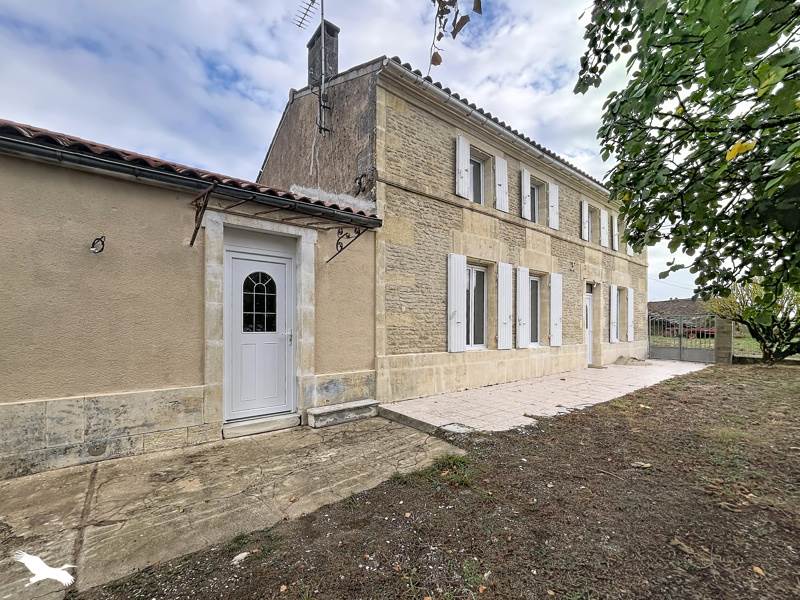 Vente Maison Sainte-Sévère - 6 pièces -155 m² - (16200)