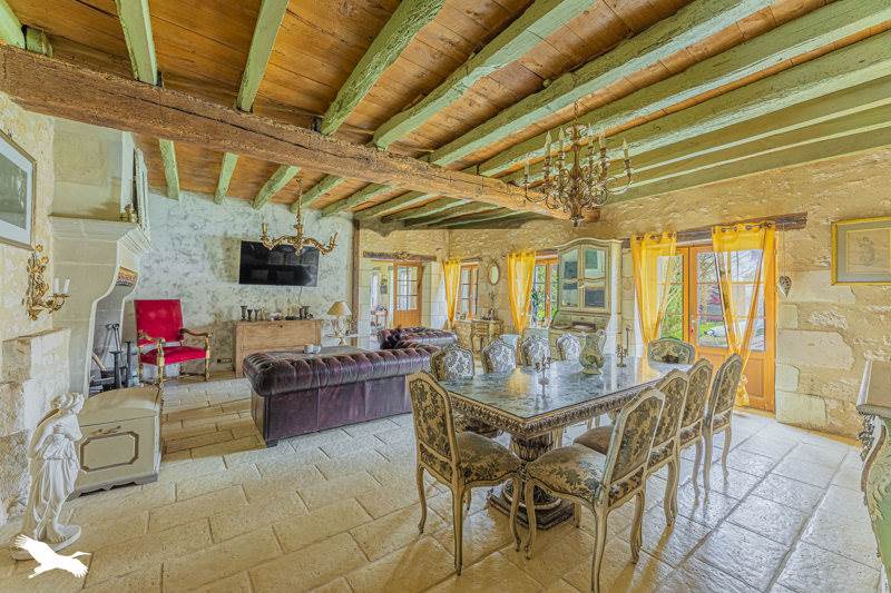 Vente Maison DESCARTES - 7 pièces -198 m² - (37160)