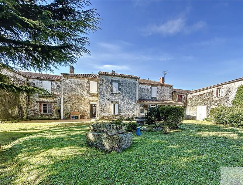 Vente Maison BEAUFOU - 8 pièces -232,6 m² - (85170)