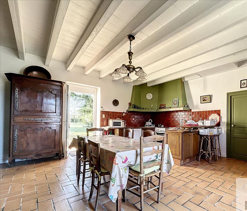 Vente Maison BEAUFOU - 8 pièces -232,6 m² - (85170)