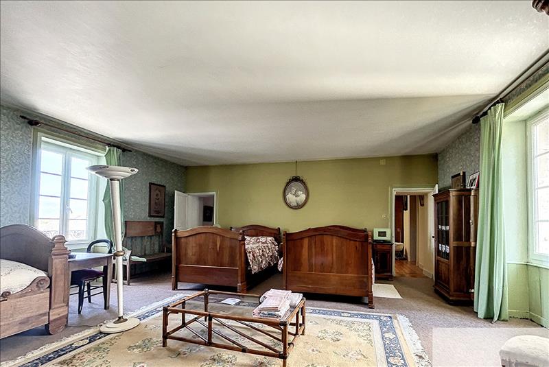 Vente Maison BEAUFOU - 8 pièces -232,6 m² - (85170)