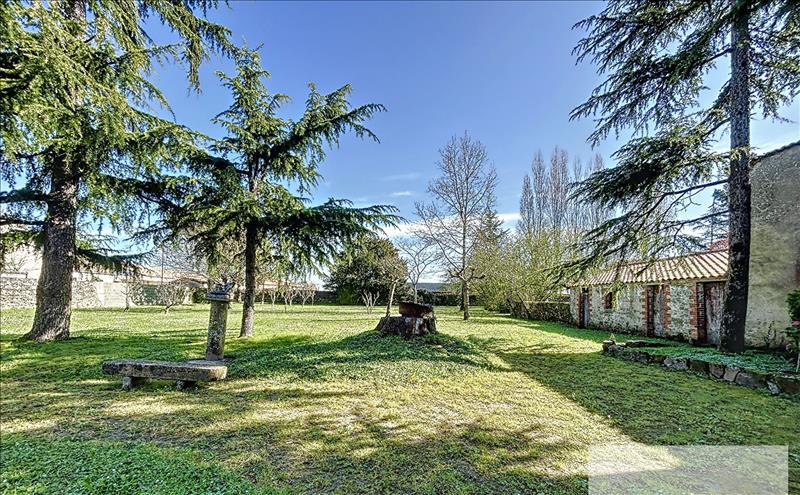 Vente Maison BEAUFOU - 8 pièces -232,6 m² - (85170)