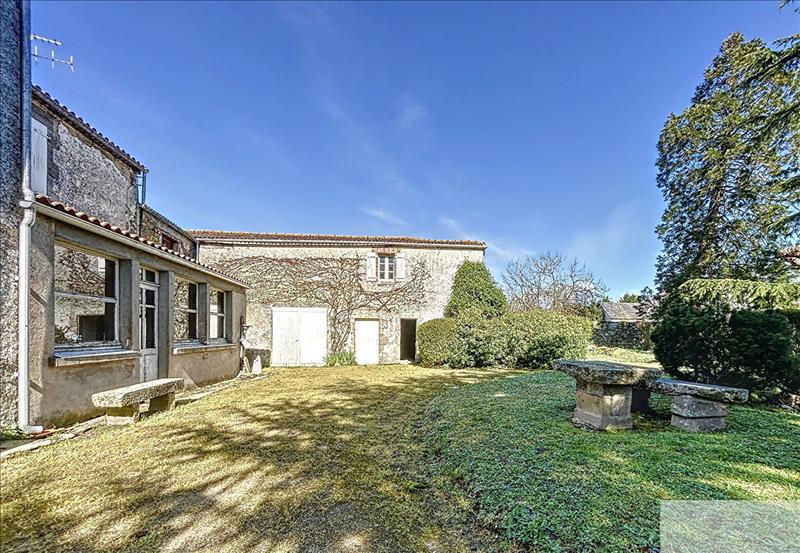 Vente Maison BEAUFOU - 8 pièces -232,6 m² - (85170)